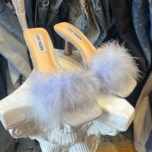Steve Madden
Karoo Suede
Feather Mules
Slides Sandals -
Powder Blue